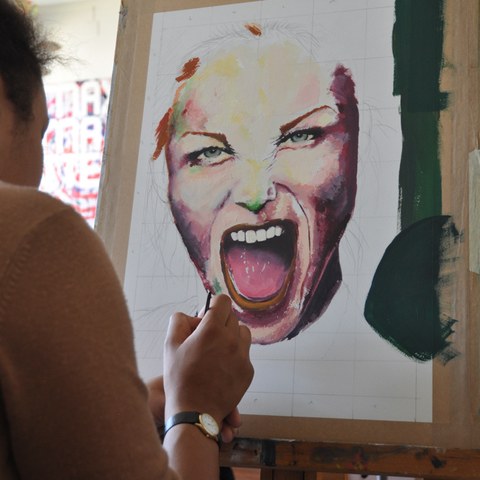 Ausdrucksstarkes Portrait in Arbeit. Vergrösserte Ansicht